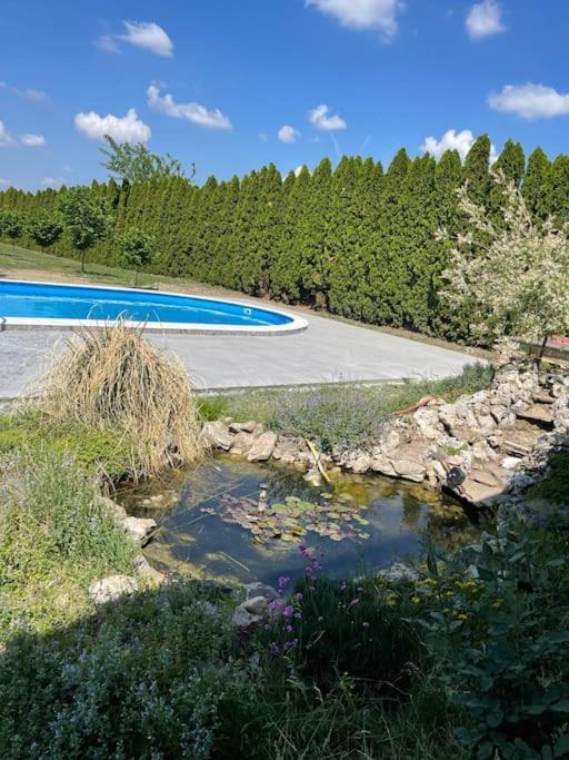 Willa Pool House Cenej Zewnętrze zdjęcie